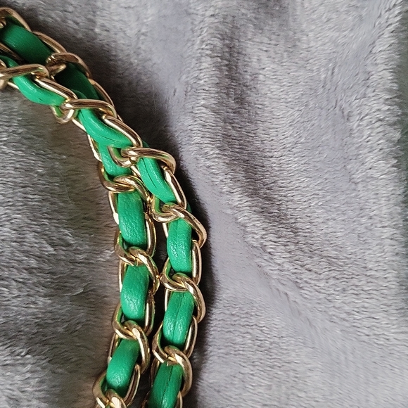 Alyssa vegan  crossbody - Picture 4 of 7